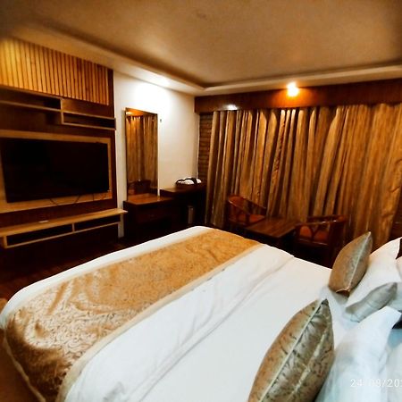 Hotel Lidder Palace Pahalgām Esterno foto