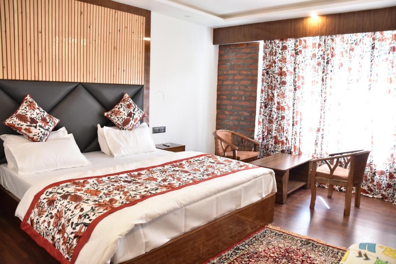 Hotel Lidder Palace Pahalgām Esterno foto