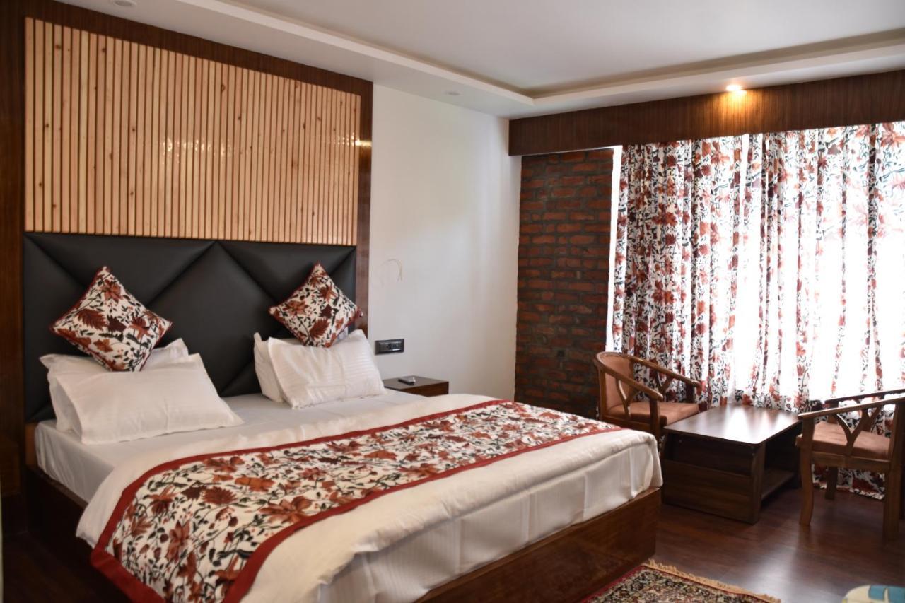 Hotel Lidder Palace Pahalgām Esterno foto