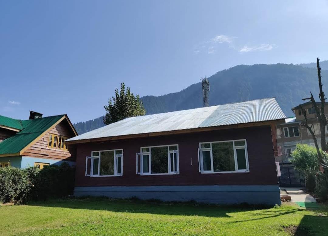 Hotel Lidder Palace Pahalgām Esterno foto