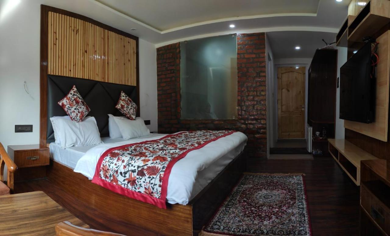 Hotel Lidder Palace Pahalgām Esterno foto