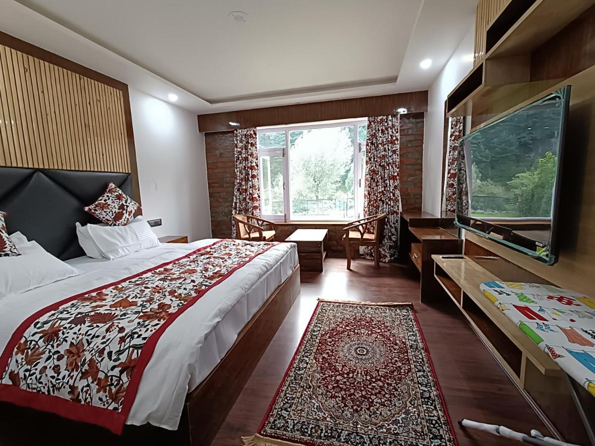 Hotel Lidder Palace Pahalgām Esterno foto